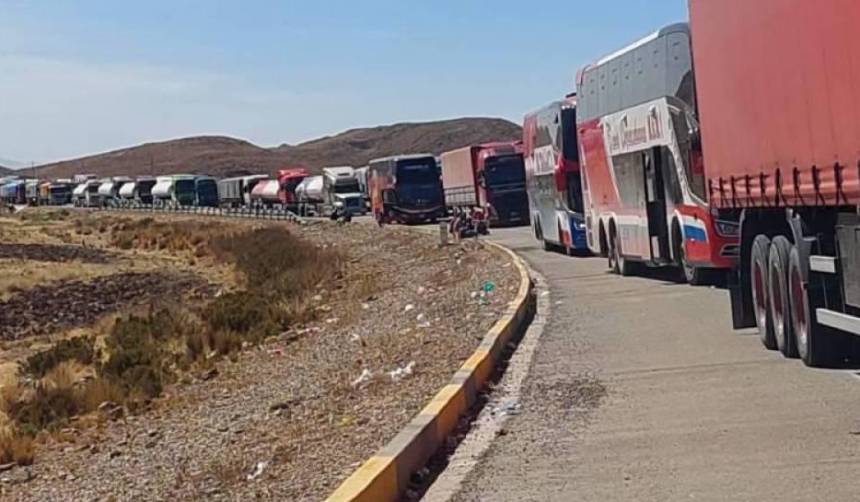 Gremiales de Oruro anuncian bloqueos de caminos para este jueves por la escasez de dólares y otras demandas