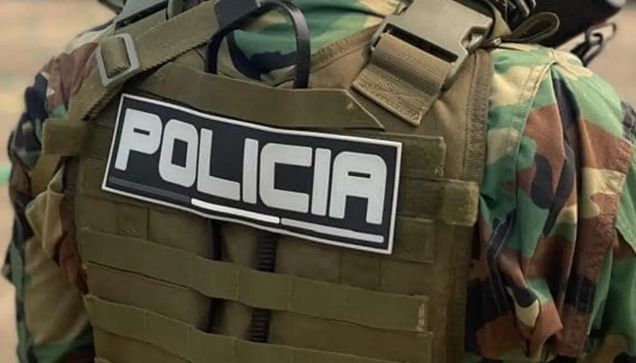 Atrapan a un policía en la ruta Santa Cruz-Brasil transportando 150 kilos de droga; el uniformado trabajaba en una cárcel de Cochabamba Atrapan a un policía en la ruta Santa Cruz-Brasil transportando 150 kilos de droga; el uniformado trabajaba en una cárcel de Cochabamba