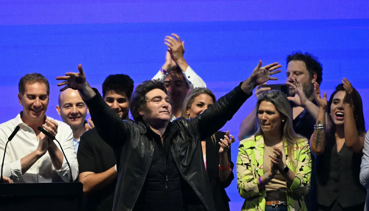 Milei logra contundente victoria con más del 40% de los votos en las elecciones legislativas en Argentina Milei logra contundente victoria con más del 40% de los votos en las elecciones legislativas en Argentina