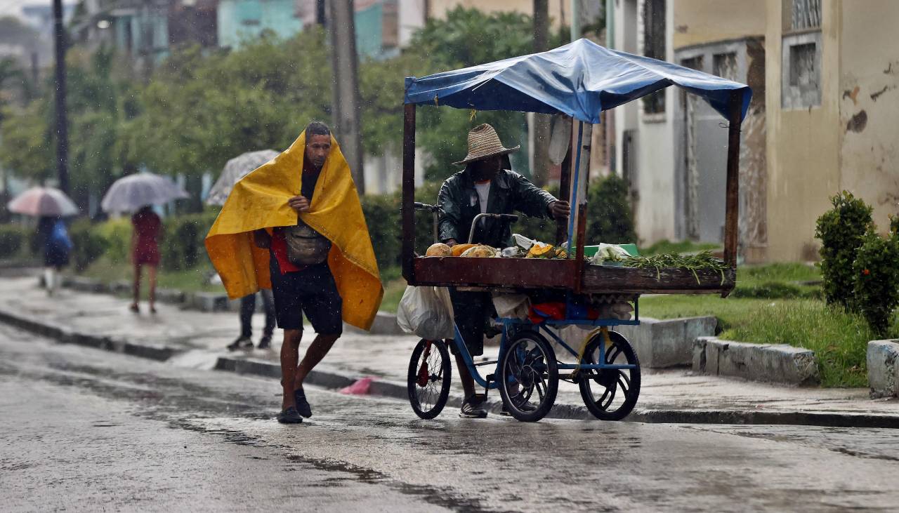 El huracán Melissa, extremadamente peligroso, toca tierra en la costa del oriente de Cuba El huracán Melissa, extremadamente peligroso, toca tierra en la costa del oriente de Cuba
