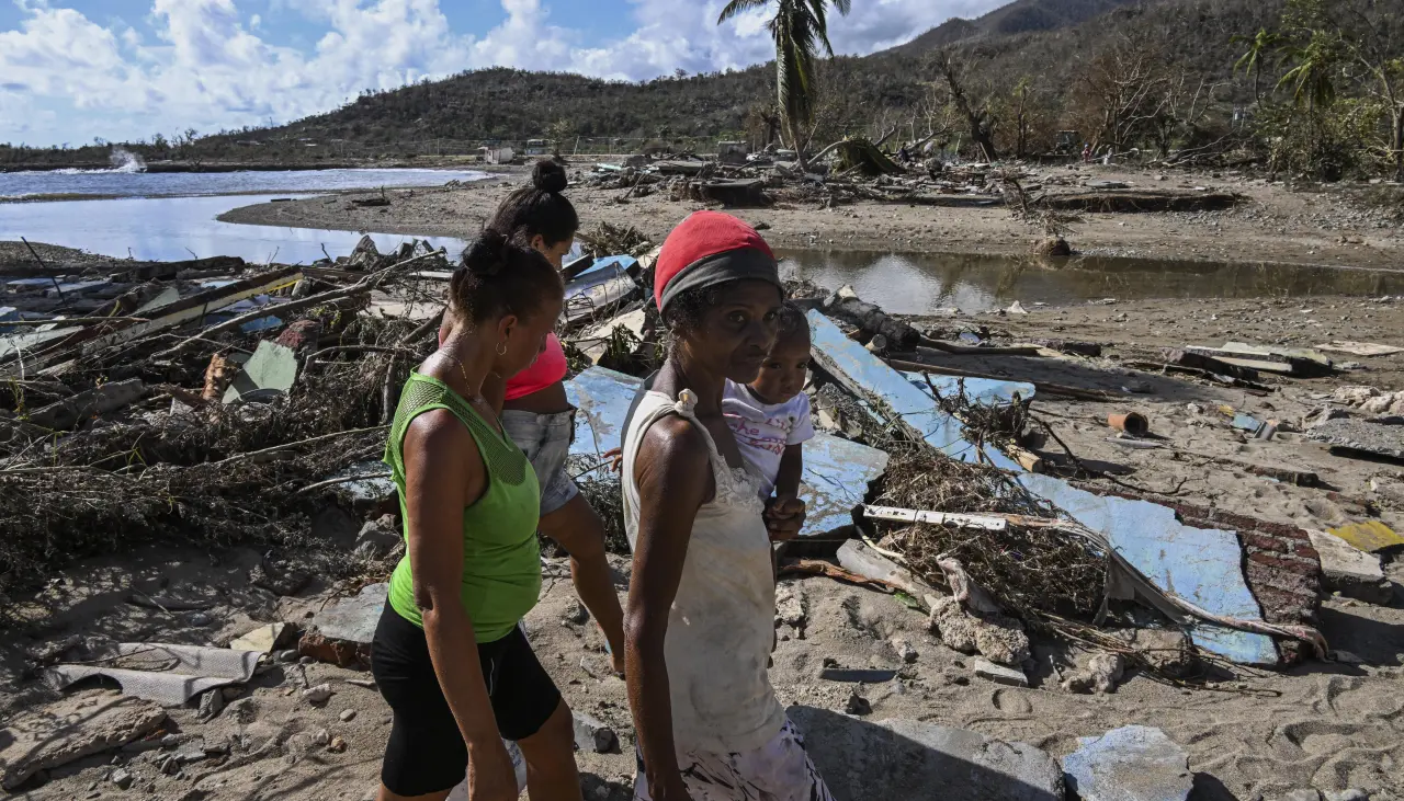 Huracán Melissa causa al menos 30 muertos en Haití y se acerca debilitado a Bermudas Huracán Melissa causa al menos 30 muertos en Haití y se acerca debilitado a Bermudas
