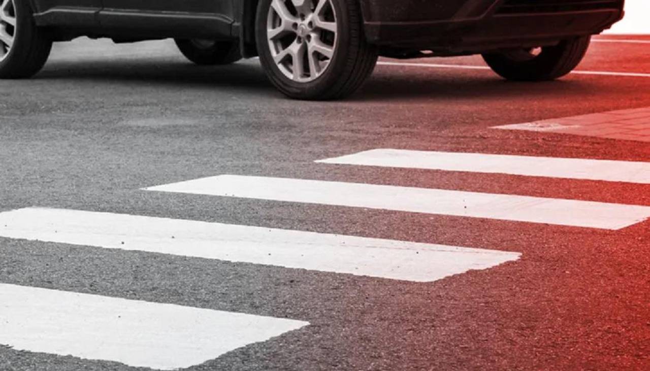 Una mujer cruza la avenida para seguir a su pareja con la que discutía y muere arrastrada más de 10 metros por una camioneta Una mujer cruza la avenida para seguir a su pareja con la que discutía y muere arrastrada más de 10 metros por una camioneta