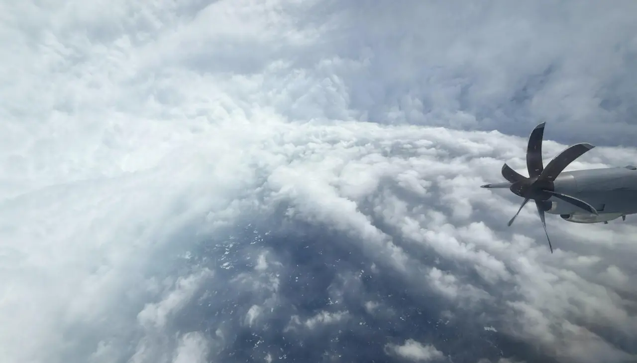 El potente huracán Melissa toca tierra en Jamaica, con récords en vientos de hasta 300 kilómetros por hora El potente huracán Melissa toca tierra en Jamaica, con récords en vientos de hasta 300 kilómetros por hora