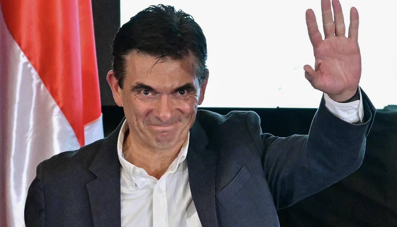 Presidente electo viaja a EEUU a reparar relaciones y buscar ayuda financiera Presidente electo viaja a EEUU a reparar relaciones y buscar ayuda financiera