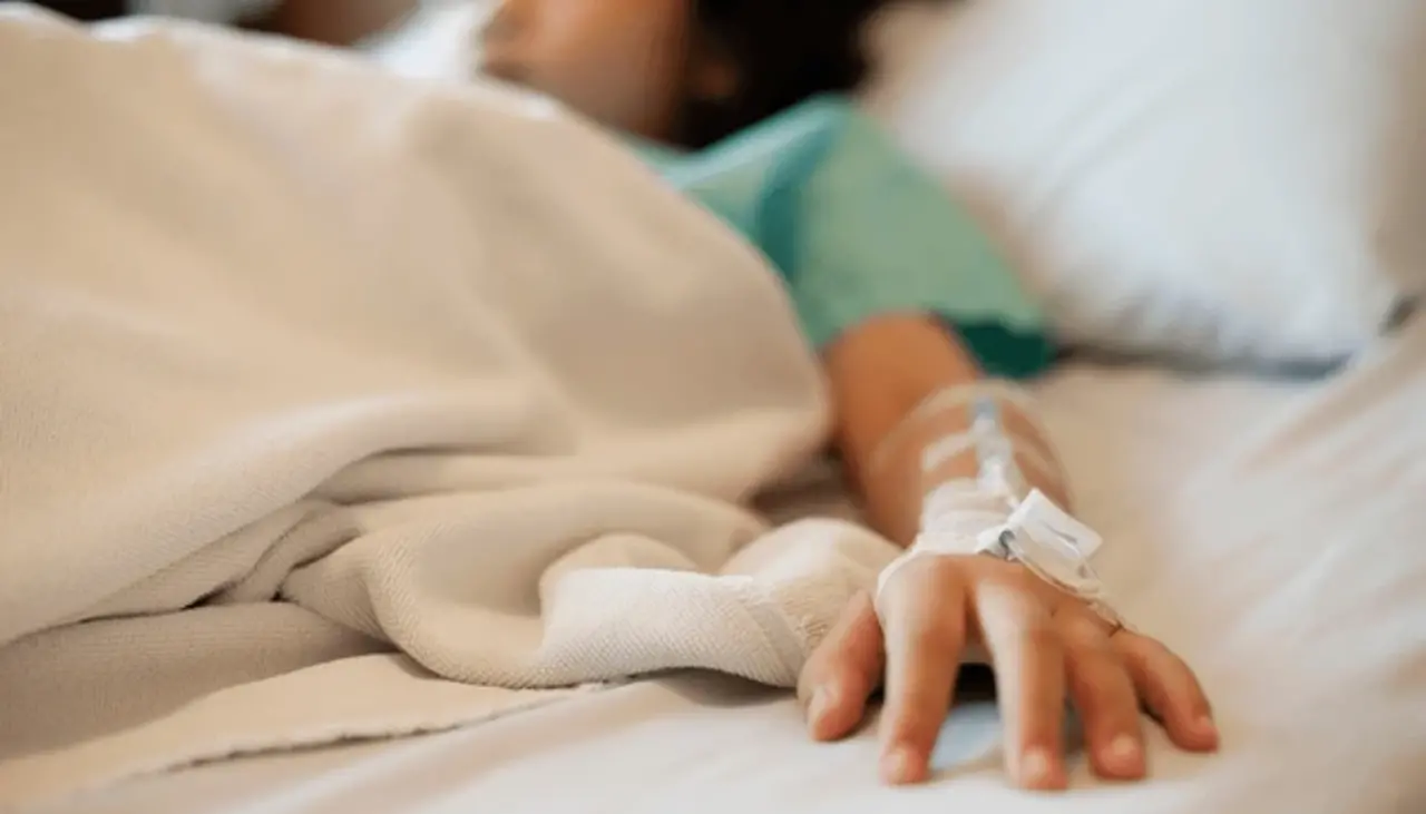 Niña de 9 años perdió a sus padres en el embarrancamiento de un bus en Morochata, aún no le dan la noticia debido a su estado Niña de 9 años perdió a sus padres en el embarrancamiento de un bus en Morochata, aún no le dan la noticia debido a su estado