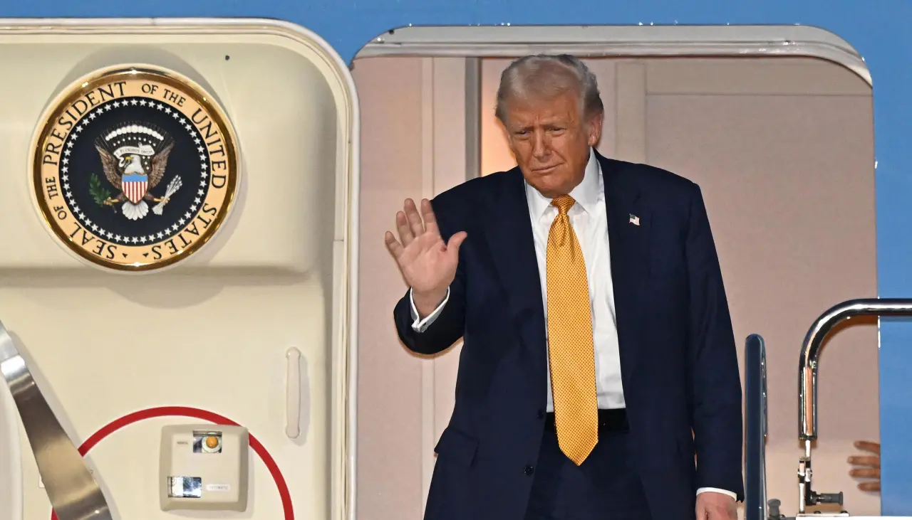 Trump dice que “le encantaría” optar a un tercer mandato pero respalda fórmula Vance-Rubio Trump dice que “le encantaría” optar a un tercer mandato pero respalda fórmula Vance-Rubio