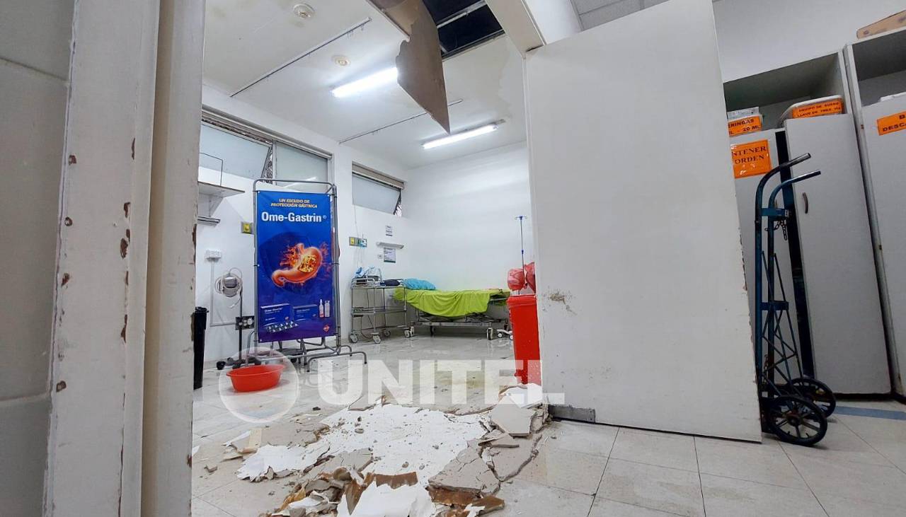 Colapsa una parte del techo del Hospital El Bajío debido a la intensa lluvia en Santa Cruz Colapsa una parte del techo del Hospital El Bajío debido a la intensa lluvia en Santa Cruz