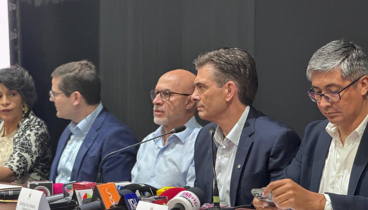 Rodrigo Paz anuncia viaje a EEUU la próxima semana y reitera que combustible está garantizado Rodrigo Paz anuncia viaje a EEUU la próxima semana y reitera que combustible está garantizado
