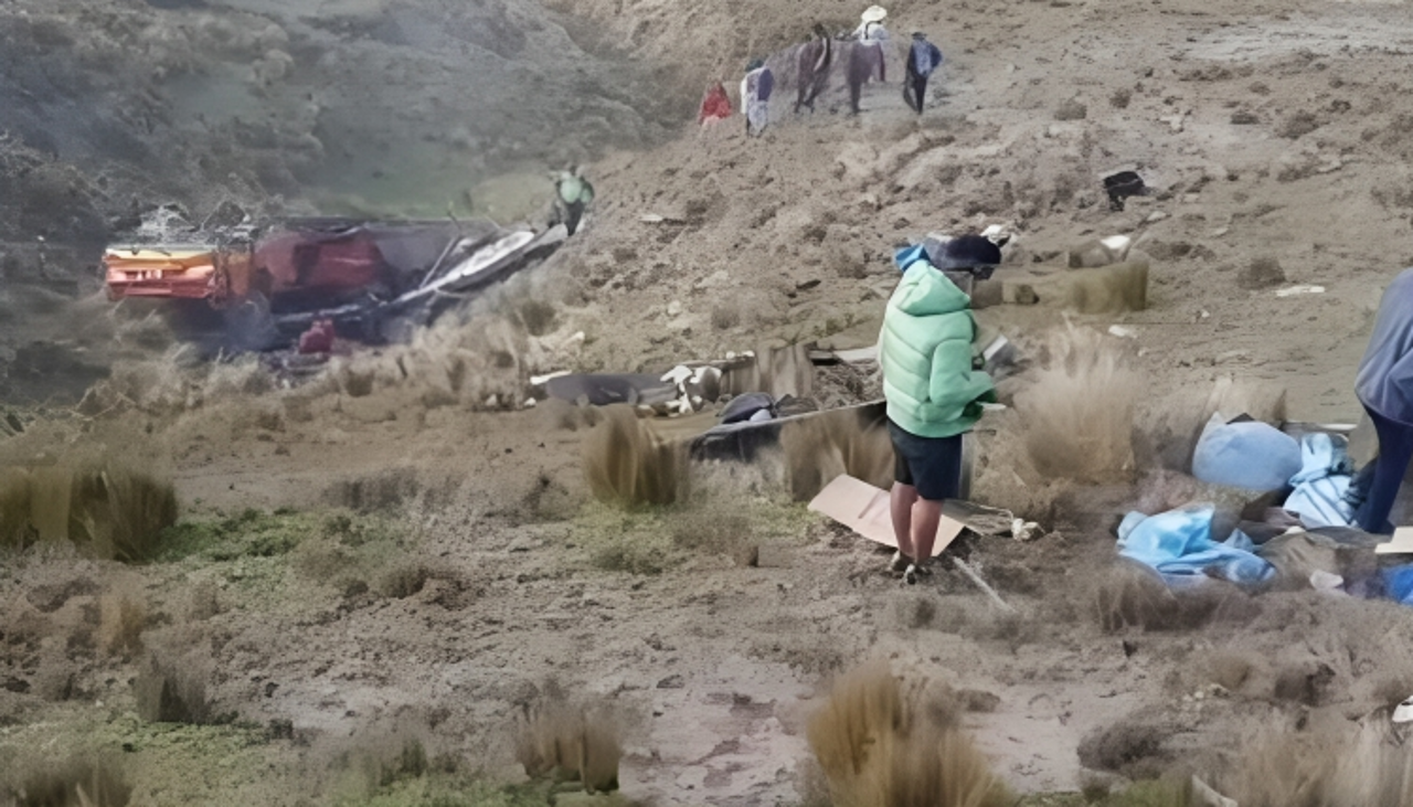 Conozca la lista de 23 de los heridos del embarrancamiento de un bus que llegaron a una clínica en Quillacollo Conozca la lista de 23 de los heridos del embarrancamiento de un bus que llegaron a una clínica en Quillacollo