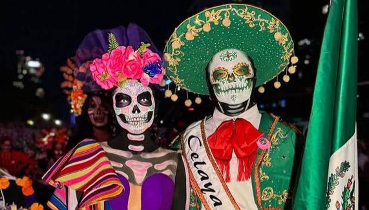 Albertina Sacaca deslumbra en la tradicional procesión de Catrinas en México Albertina Sacaca deslumbra en la tradicional procesión de Catrinas en México