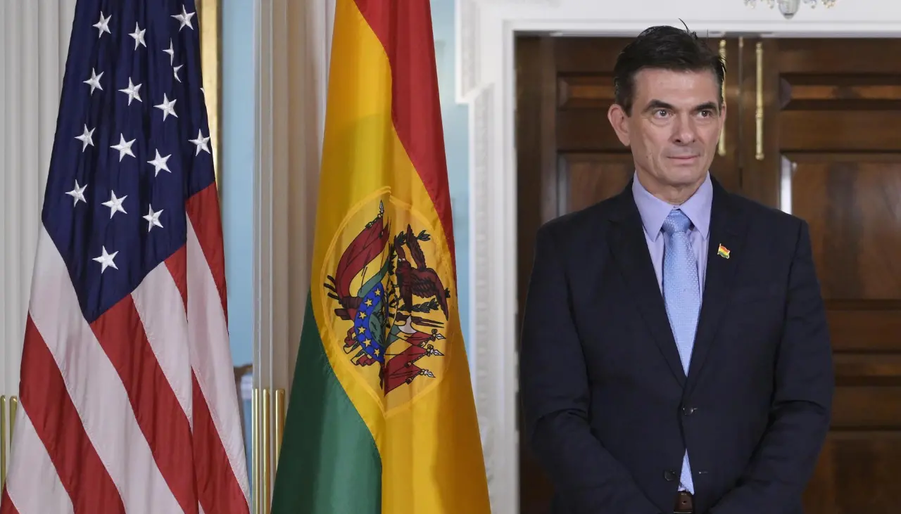 Rodrigo Paz destaca que “Bolivia se abre al mundo” tras reunirse con el secretario de Estado de EEUU  Rodrigo Paz destaca que “Bolivia se abre al mundo” tras reunirse con el secretario de Estado de EEUU