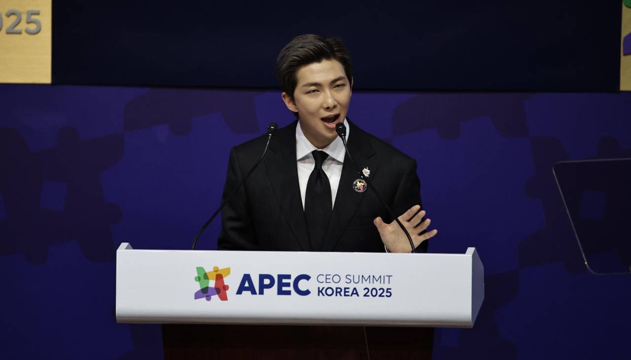 Líder de BTS pide apoyo a los creadores culturales en el debut de un artista K-pop en el APEC Líder de BTS pide apoyo a los creadores culturales en el debut de un artista K-pop en el APEC