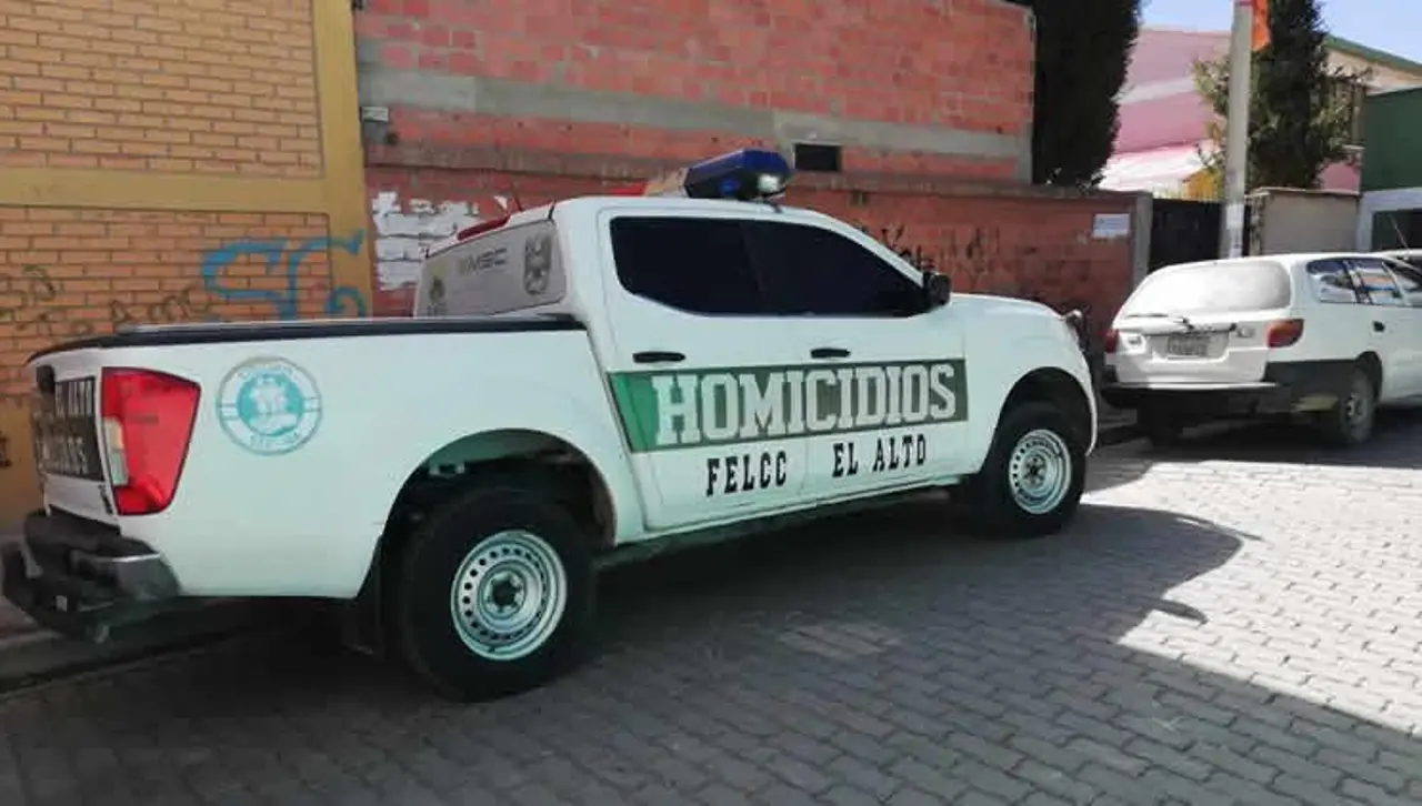 Un hombre muere tras caer a un barranco de 20 metros de altura en la autopista La Paz - El Alto, reporta la Policía  Un hombre muere tras caer a un barranco de 20 metros de altura en la autopista La Paz - El Alto, reporta la Policía