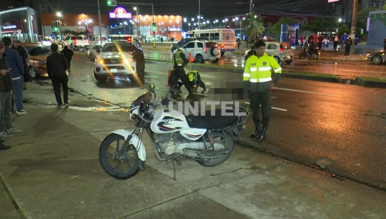 Una mujer muere atropellada por una moto cuando cruzaba la avenida Cristo Redentor Una mujer muere atropellada por una moto cuando cruzaba la avenida Cristo Redentor