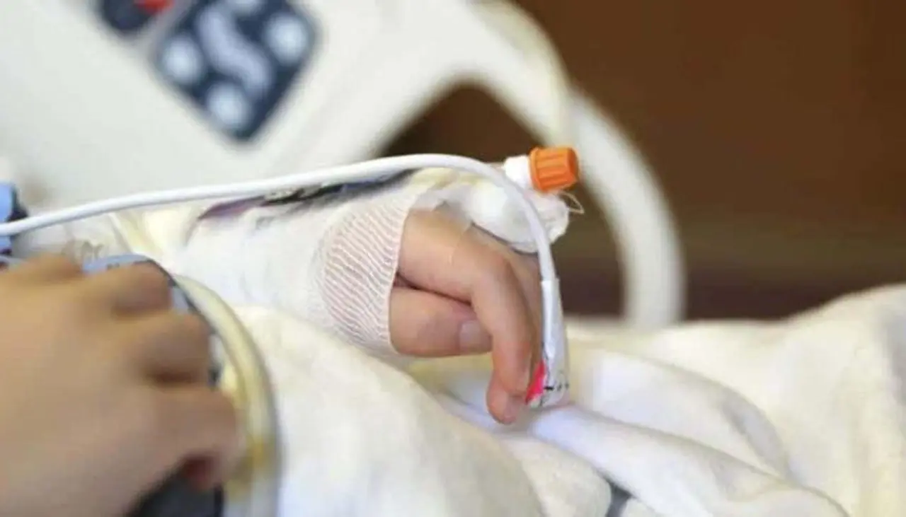 “La niña se arrastró hasta la calle”: Madre es acusada de envenenar a su esposo y a su hija de 13 años en Oruro “La niña se arrastró hasta la calle”: Madre es acusada de envenenar a su esposo y a su hija de 13 años en Oruro