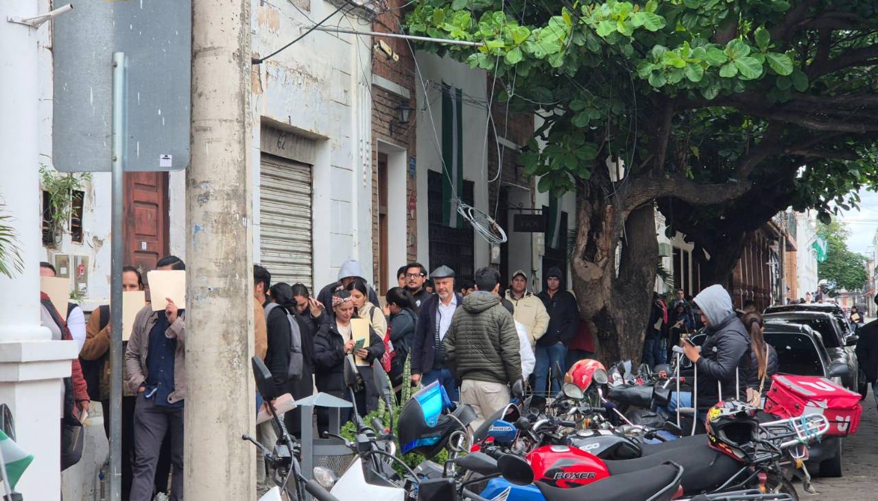 Hay filas en el Concejo cruceño por convocatoria de trabajo de Medrano; su colega Morón califica método como “un show mediático” Hay filas en el Concejo cruceño por convocatoria de trabajo de Medrano; su colega Morón califica método como “un show mediático”