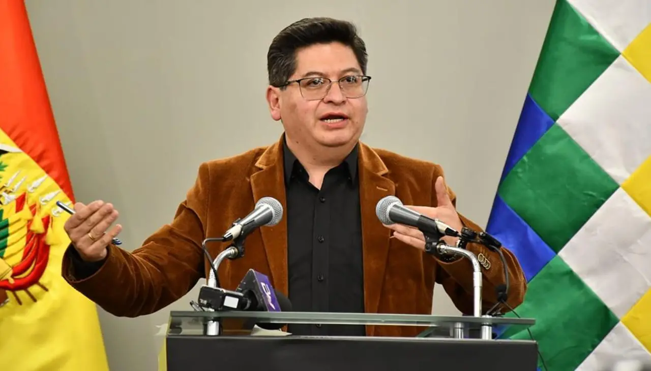 Gobierno erogó más de Bs 9.000 millones para importar combustible en lo que va de año, según ministro Gobierno erogó más de Bs 9.000 millones para importar combustible en lo que va de año, según ministro