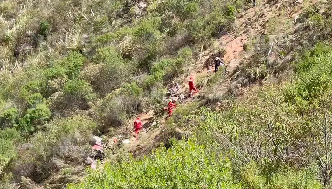 “Fue una falla mecánica”, dice el chofer del bus que se embarrancó dejando 16 muertos y 36 heridos “Fue una falla mecánica”, dice el chofer del bus que se embarrancó dejando 16 muertos y 36 heridos