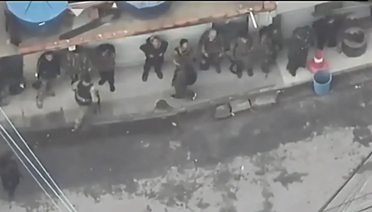 Sale a la luz video de ‘narcos’ fuertemente armados y huyendo antes de operativo que dejó más de 130 muertos en Río Sale a la luz video de ‘narcos’ fuertemente armados y huyendo antes de operativo que dejó más de 130 muertos en Río