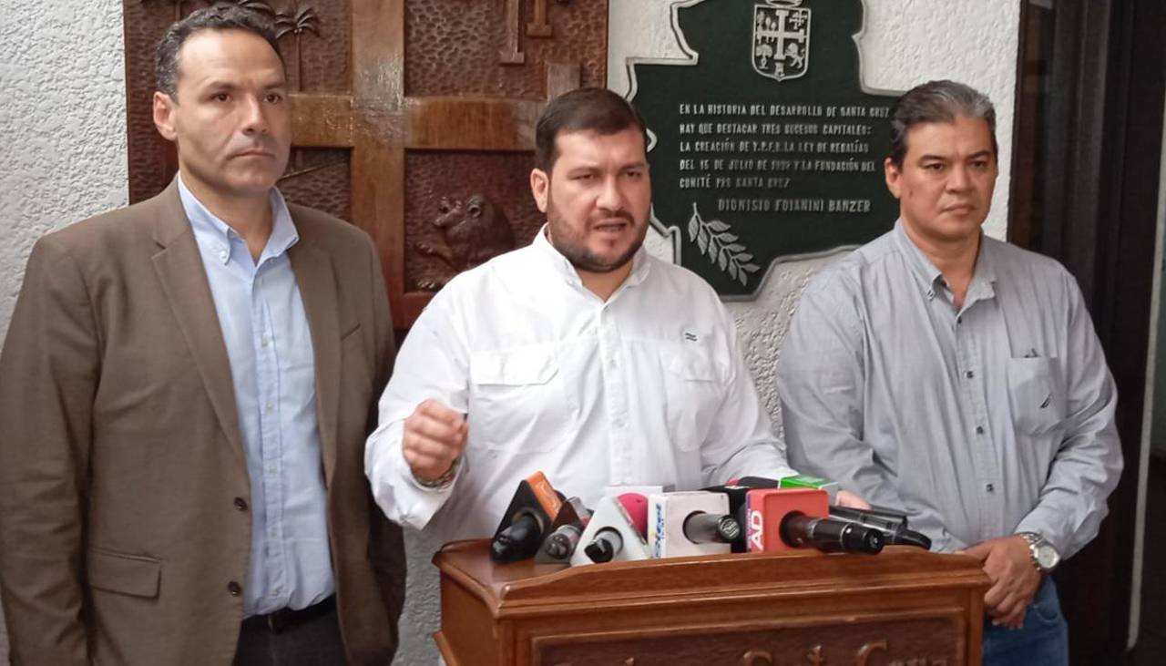 Cívicos urgen cumbre energética a Rodrigo Paz al advertir que la crisis no solo será de combustibles Cívicos urgen cumbre energética a Rodrigo Paz al advertir que la crisis no solo será de combustibles