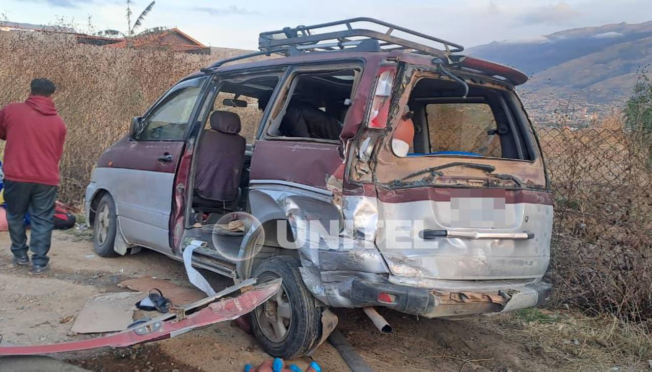 Choque entre dos vehículos deja al menos un fallecido y tres heridos en Cochabamba Choque entre dos vehículos deja al menos un fallecido y tres heridos en Cochabamba