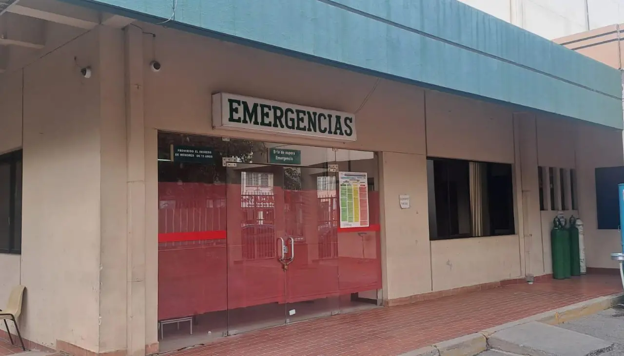 Adolescente lucha por su vida tras ser apuñalado cuando salía de una discoteca con su novia Adolescente lucha por su vida tras ser apuñalado cuando salía de una discoteca con su novia