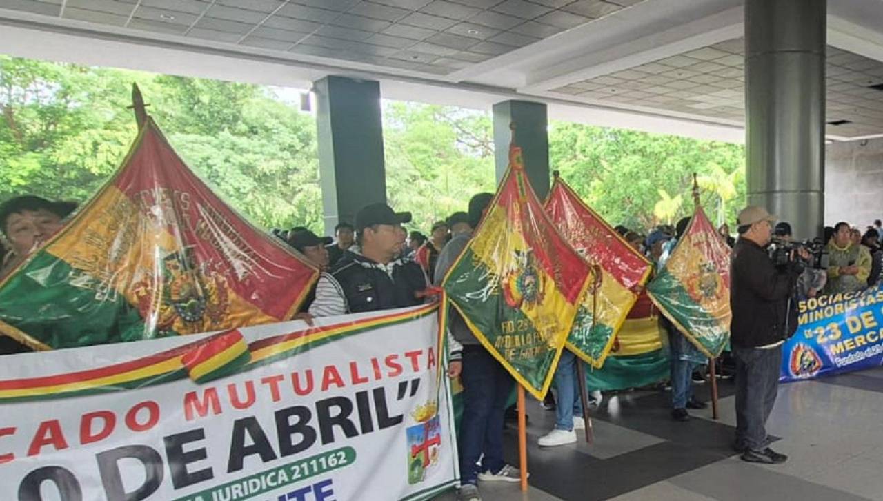 Comerciantes del mercado Mutualista piden que la Alcaldía defienda la propiedad de los terrenos Comerciantes del mercado Mutualista piden que la Alcaldía defienda la propiedad de los terrenos