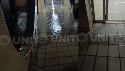 Intensa lluvia en Cobija provoca inundación en el Hospital Roberto Galindo Terán
