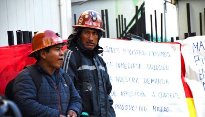 Mineros de Mallku Kotha levantan bloqueo e instalan vigilia a la espera de la firma del contrato productivo
