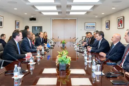 Al menos tres organismos internacionales y EEUU brindan respaldo a Rodrigo Paz, a una semana de su posesión  Al menos tres organismos internacionales y EEUU brindan respaldo a Rodrigo Paz, a una semana de su posesión