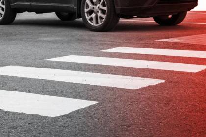 Una mujer cruza la avenida para seguir a su pareja con la que discutía y muere arrastrada más de 10 metros por una camioneta Una mujer cruza la avenida para seguir a su pareja con la que discutía y muere arrastrada más de 10 metros por una camioneta