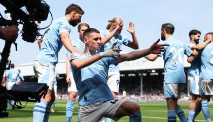 El Manchester City golea 4-0 en Fulham y es el nuevo líder de la Premier League