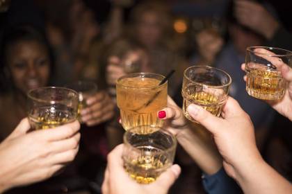 El consumo excesivo de alcohol le cuesta a Inglaterra más de 30.000 millones de euros al año