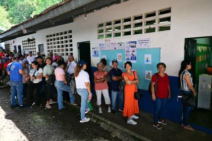 Los panameños votan con el delfín de Martinelli favorito para la presidencia