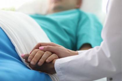 Seis características que manifiestan las personas antes de morir, según la experiencia de una enfermera
