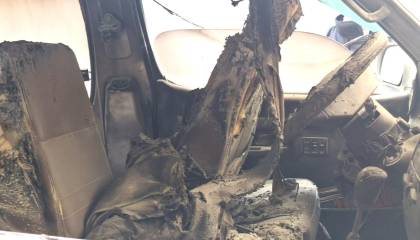 “Una falla nomás era”: Arde un minibús en el centro de La Paz y deja un herido