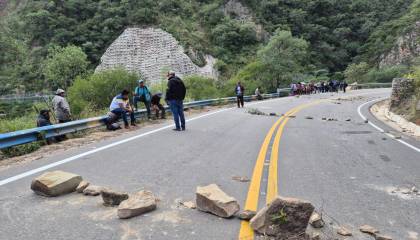 Ruta antigua Santa Cruz- Cochabamba: Este lunes se mantiene el bloqueo en los valles 