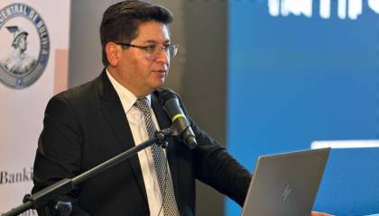 Tras previsión sobre crecimiento bajo de la economía boliviana, ministro Montenegro cuestiona al FMI y BM