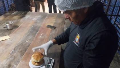 Intendencia inspecciona panaderías en Cochabamba tras denuncia por peso menor a lo establecido en el pan de batalla