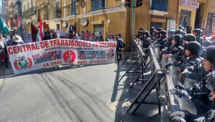 Gremiales de La Paz y El Alto marchan hasta el Ministerio de Economía por la escasez de dólares y contra el DS 4732