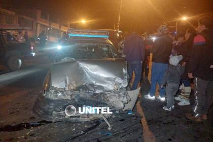 Vehículo que transportaba víveres provoca triple colisión que alarmó a los vecinos de Pasankeri en La Paz