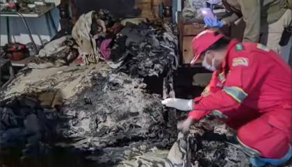 Portero de una fábrica de plásticos muere carbonizado tras dormirse con una vela encendida