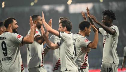 El Leverkusen golea al Bochum para alcanzar su partido 50 sin perder