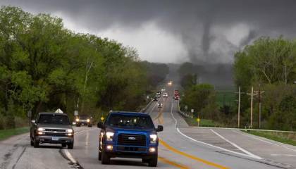 Video: Fuertes tornados azotaron Nebraska y Iowa en Estados Unidos