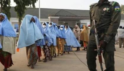 Suspenden la boda masiva de cien niñas huérfanas promovida por un político nigeriano