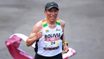Héctor Garibay lleva a Bolivia al podio al ganar la media maratón de Río de Janeiro 