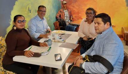 La comitiva cruceña arribó a Cochabamba para la reunión con Beni y el Gobierno para hablar de Piso Firme
