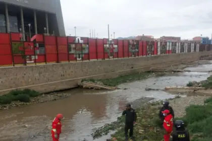 Hallan el cuerpo sin vida de una persona en un río de El Alto, señala la Fiscalía Hallan el cuerpo sin vida de una persona en un río de El Alto, señala la Fiscalía