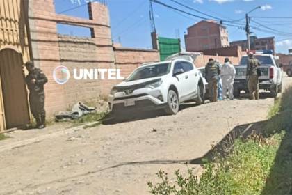Hallan muertas a dos personas al interior de una vagoneta en El Alto