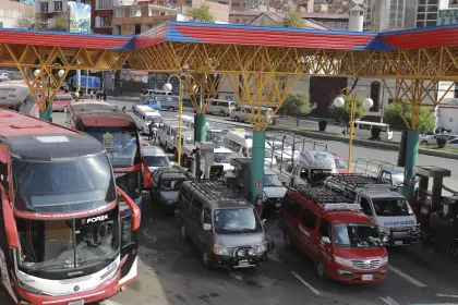 “Los bolivianos necesitamos combustible”: Cívicos cruceños exigen a Arce promulgar ley de importación de combustible “Los bolivianos necesitamos combustible”: Cívicos cruceños exigen a Arce promulgar ley de importación de combustible